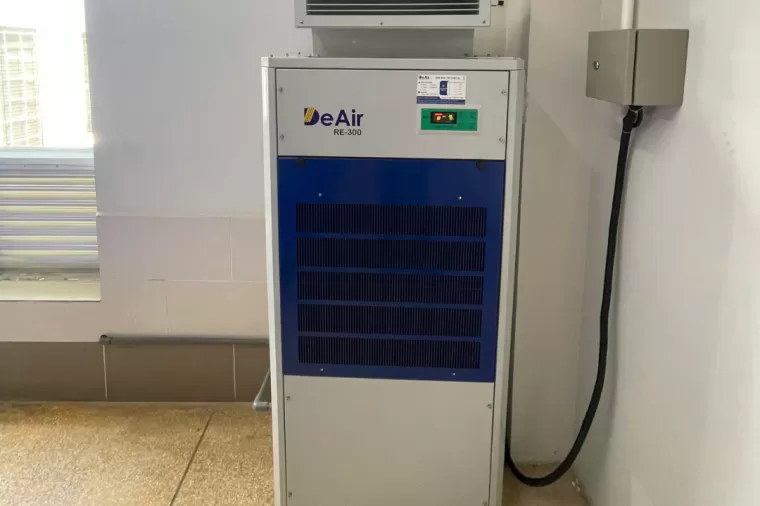 Kiểm Soát Độ Ẩm Trong Sản Xuất Giày Dép - Case Study DeAir Bàn Giao Máy Hút Ẩm DeAir.RE-300 Cho Bitis
